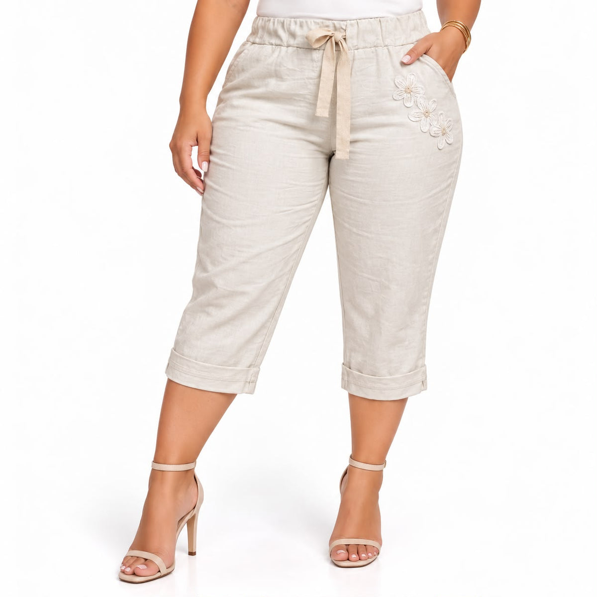 Pantalón Capri Beige con Bordado Floral