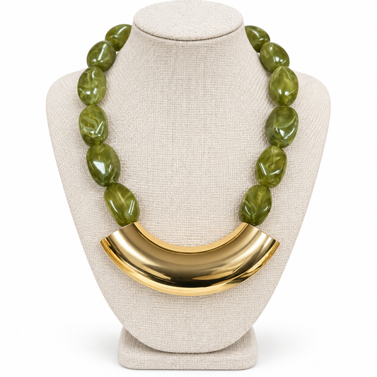 Collar Verde con Dije Dorado